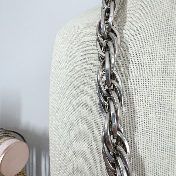 Large Chunky Silver Chain Necklace With Toggle Closure Mob Wife 27” - Picture 2 of 11